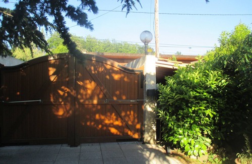 Montfavet Apartment | Under the sun of Provence and the song of the cicadas - 4 Nights minimum