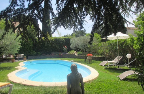 Montfavet Apartment | Under the sun of Provence and the song of the cicadas - 4 Nights minimum