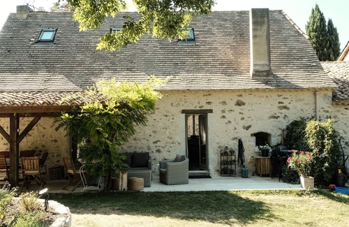 Rayet House | Under the sun or the stars. Time stands still there.