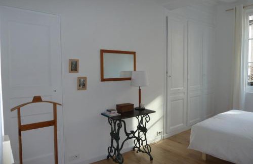 Rouen City Centre Bed & Breakfast | Une Chambre Dans L'atelier De R