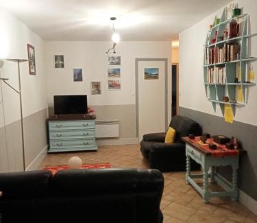 Saint-Medard-de-Guizieres Apartment | une pause quelque part au jardin des érables et des niwakis