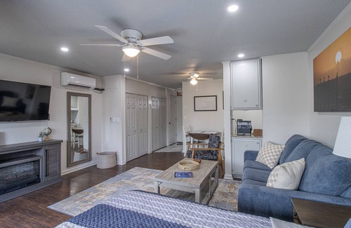 Diamondhead Condo | unFOREgettable 19th hole - steps from the Country Club, Golf & Pools - Pets OK!