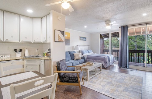 Diamondhead Condo | unFOREgettable 19th hole - steps from the Country Club, Golf & Pools - Pets OK!