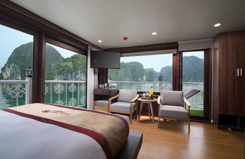 Le Chan Boat Rental | UniCharm Cruise