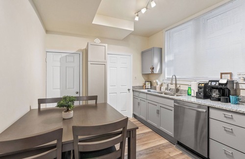 Wilmington House | Unique 5-bedroom private house in Wilmington perfect for long term stays