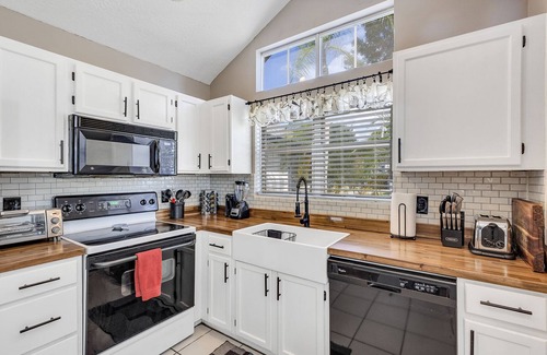 Oviedo House | 🧡 Unique 6/3, Pool, Pergola, 🎥 Movie/Game Room, UCF, Disney, Beaches, 5⭐!