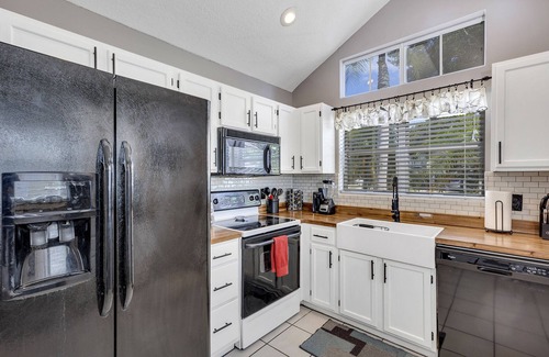 Oviedo House | 🧡 Unique 6/3, Pool, Pergola, 🎥 Movie/Game Room, UCF, Disney, Beaches, 5⭐!