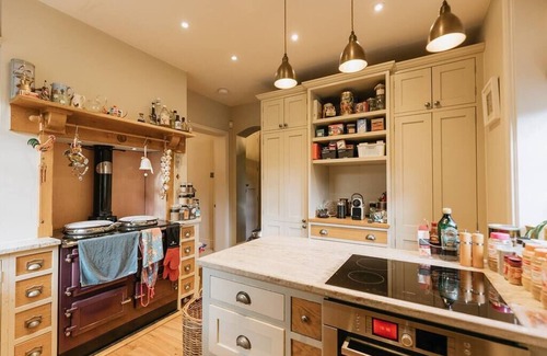 Skipton House | Unique Accommodation with Amazing Views