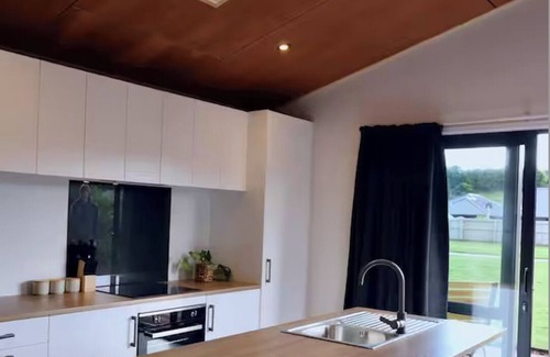 Lower Shotover Apartment | Unique and modern self contained unit with total privacy and amazing views.
