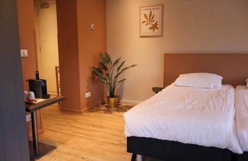 Maasbommel Hotel | Unique B&B room next to a historic mill, with luxurious comfort and a beautiful location in Gelderland.
