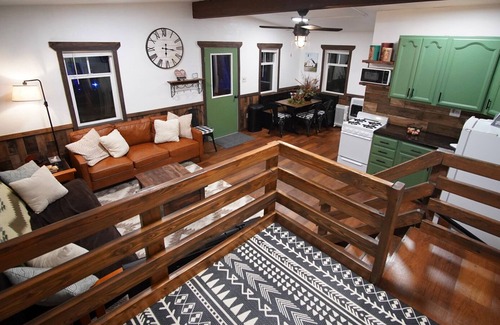Milton-Freewater Cabin | Unique Cabin Oasis: Fully-Gated, Pet-Friendly, King Bed