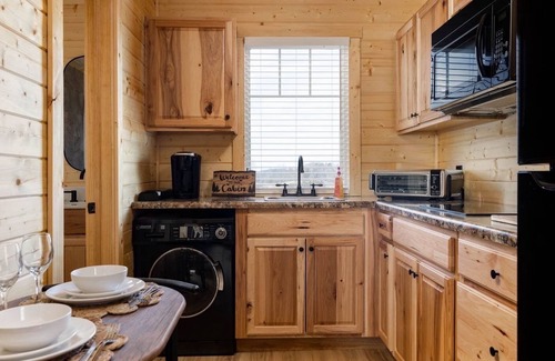 Bluff City Cabin | ⚡️Unique Cabin Studio, in ❤️ of Tri Cities