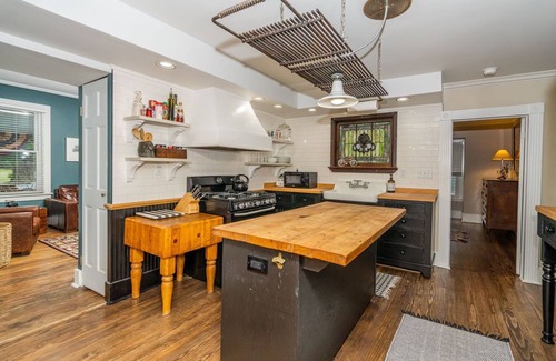 Hermitage House | Unique Charm, Conveniently Located