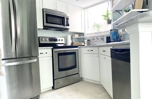 Ocean Side Village Condo | Unique Coastal Retreat W/2 Kings