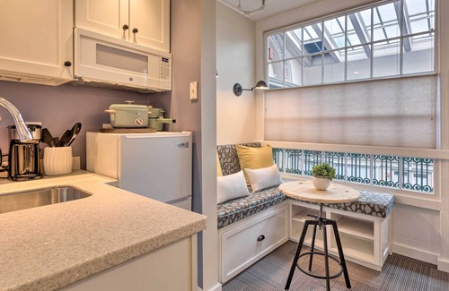 Downtown Apartment | Unique & Cozy Downtown Studio in Historic Mall!