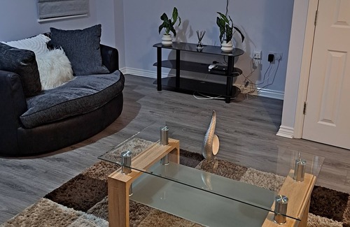 Shafton House | Unique Cudworth inn. Close to M1