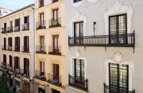 Cortes Apartment | Unique Design Apartment in Barrio las Letras