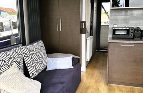 Lathum House | Unique experience on the water.