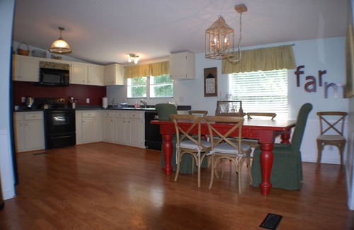 Mountville House | Unique Family Compound 1 hour from ATL. Housing for 20+ people
