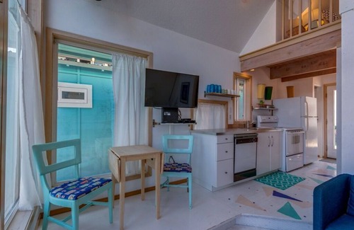 Hayden Island House | Unique Floating House for Monthly Rental!