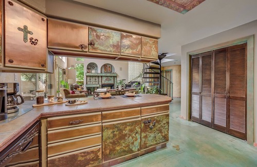 Hudson Bend Villa | Unique gated Villa with hot tub, mins from Lake Travis! Discounted boat rentals!