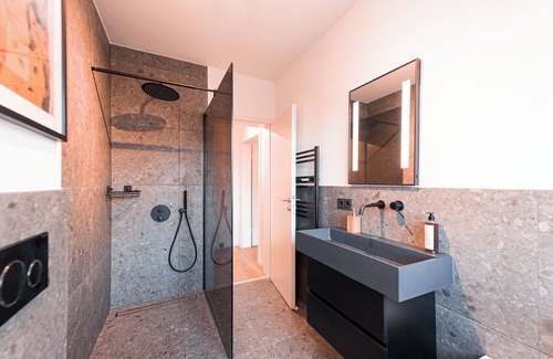 Ulm Apartment | Unique Gneisenau wellness oasis