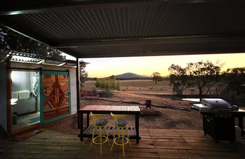 Bonegilla House | Unique Hideaway with Peaceful Private views in central heart of north east Vic