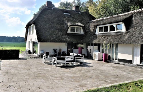 Laag-Soeren House | Unique holiday home in Laag-Soeren surrounded by nature