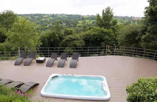 Belper House | Unique, Imposing House for Large Family Get togethers and Events, with Amazing Views