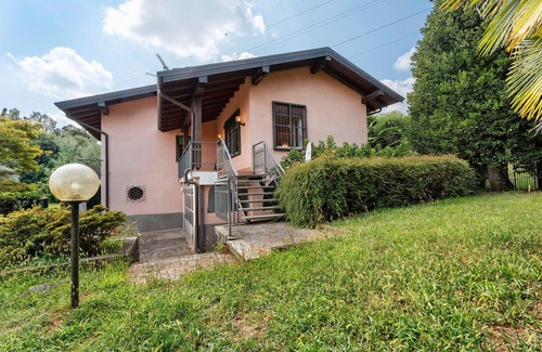 Nebbiuno Villa | Unique Lake View in Green Park