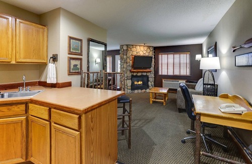 Peoria Hotel | Unique Lodgings with Panoramic Views in Scenic Illinois | 3 Units