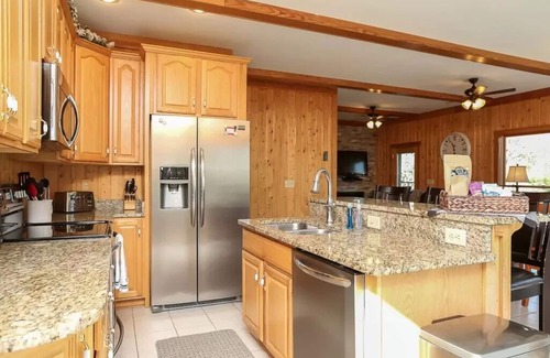 Massanutten Cabin | Unique Massanutten Lodge, Hot Tub, Game Room w/foosball and Gorgeous Views!