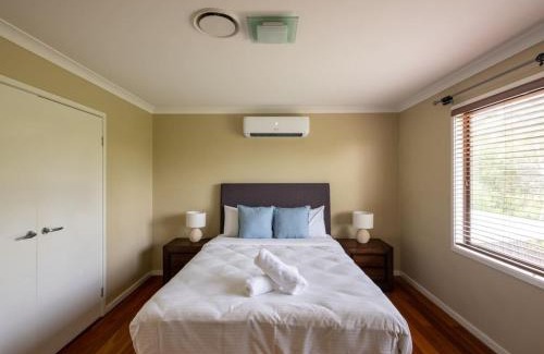 Stretton House | Unique Modern 4BR House for Your Getaway Stretton