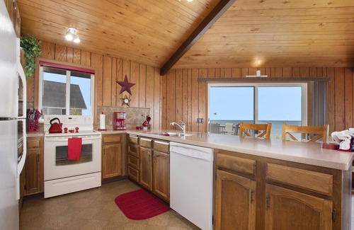 White River Township Cottage | Unique Octagon Cottage On Lake Michigan Surrounded By Dunes & A County Park!
