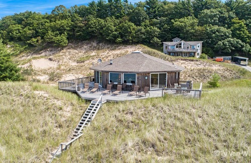White River Township Cottage | Unique Octagon Cottage On Lake Michigan Surrounded By Dunes & A County Park!