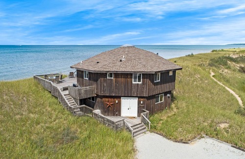 White River Township Cottage | Unique Octagon Cottage On Lake Michigan Surrounded By Dunes & A County Park!