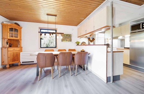 Hoensinge House | Unique place with tennis court for the active