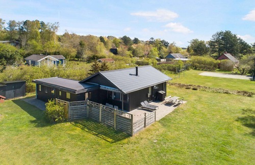 Hoensinge House | Unique place with tennis court for the active