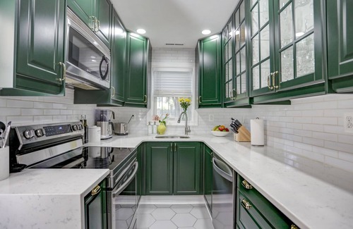 U Street Corridor House | Unique renovated townhouse with private backyard