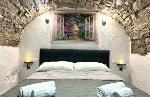 Torno Apartment | Unique Romantic Cave with air conditioner