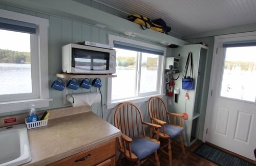 Mac Mahan Boat Rental | Unique, romantic, motorless floating island w/4 hp skiff
