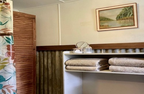 Woombye Cottage | Unique Shed 2 bedrooms and open plan living