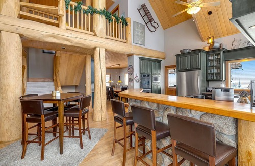 Okanagan-Similkameen Cabin | Unique ski cabin at Apex Mountain