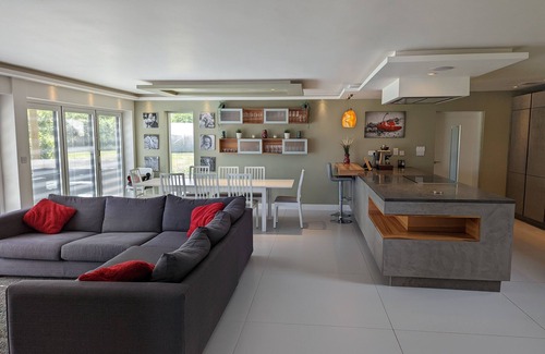 Thruxton House | Unique, Spacious, Self-Built Eco House with Huge Garden and Movie Room