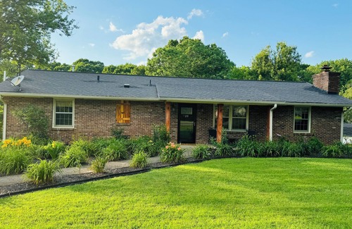 Greenbrier House | Unique Speakeasy Apartment Home near Downtown Nashville!