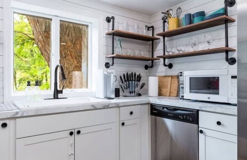 Cambra House | Unique Stay! Ricketts Chic Farmhouse Retreat w/BUBBLE Tent