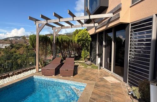 Faaa Apartment | Unique suite piscine vue mer