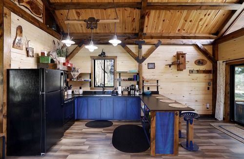 Hackensack Cabin | Unique Timber frame Cabin-lake access-private boat dock