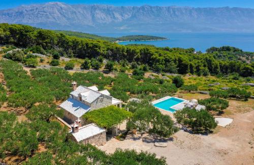 Sumartin Villa | Unique villa in olive field with salted swimming pool-Villa Frida