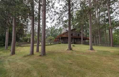 Tomahawk Cabin | Unique Waterfront Cabin In Tomahawk - 5 bedrooms available
